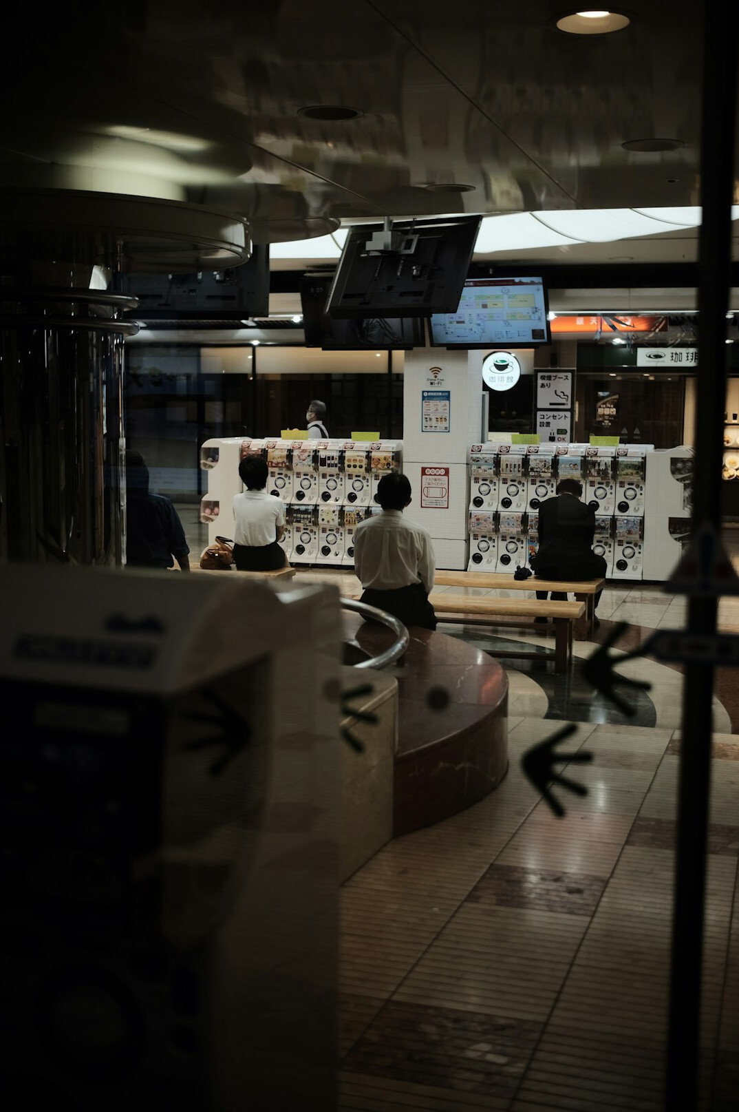 store security camera catching shoplifter