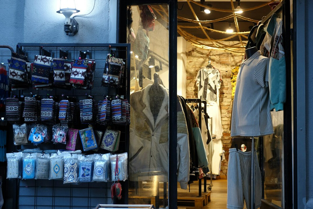 undercover detective in store